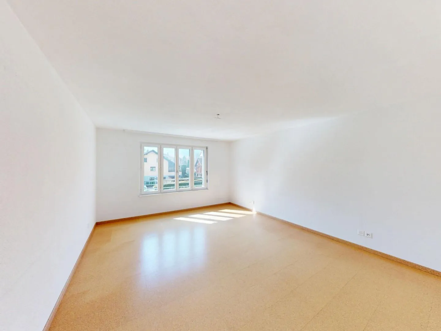 Semi-detached house with 2 underground parking spaces and 1 outdoor parking space - Photo 10 of 12