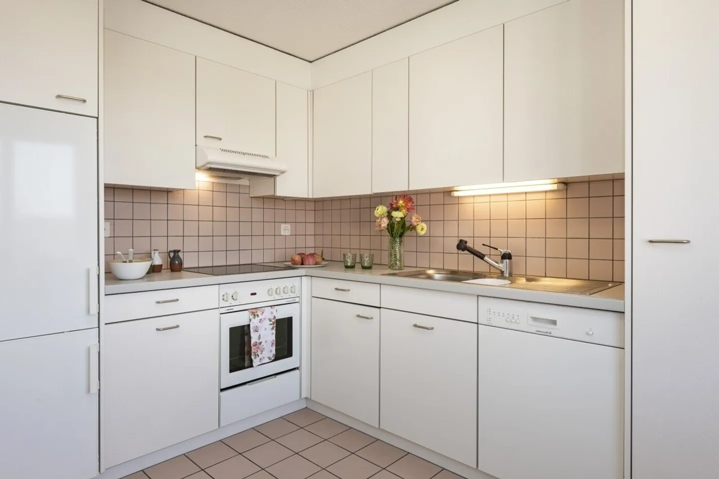 Charmante Wohnung mit Sitzplatz - Foto 2 von 5