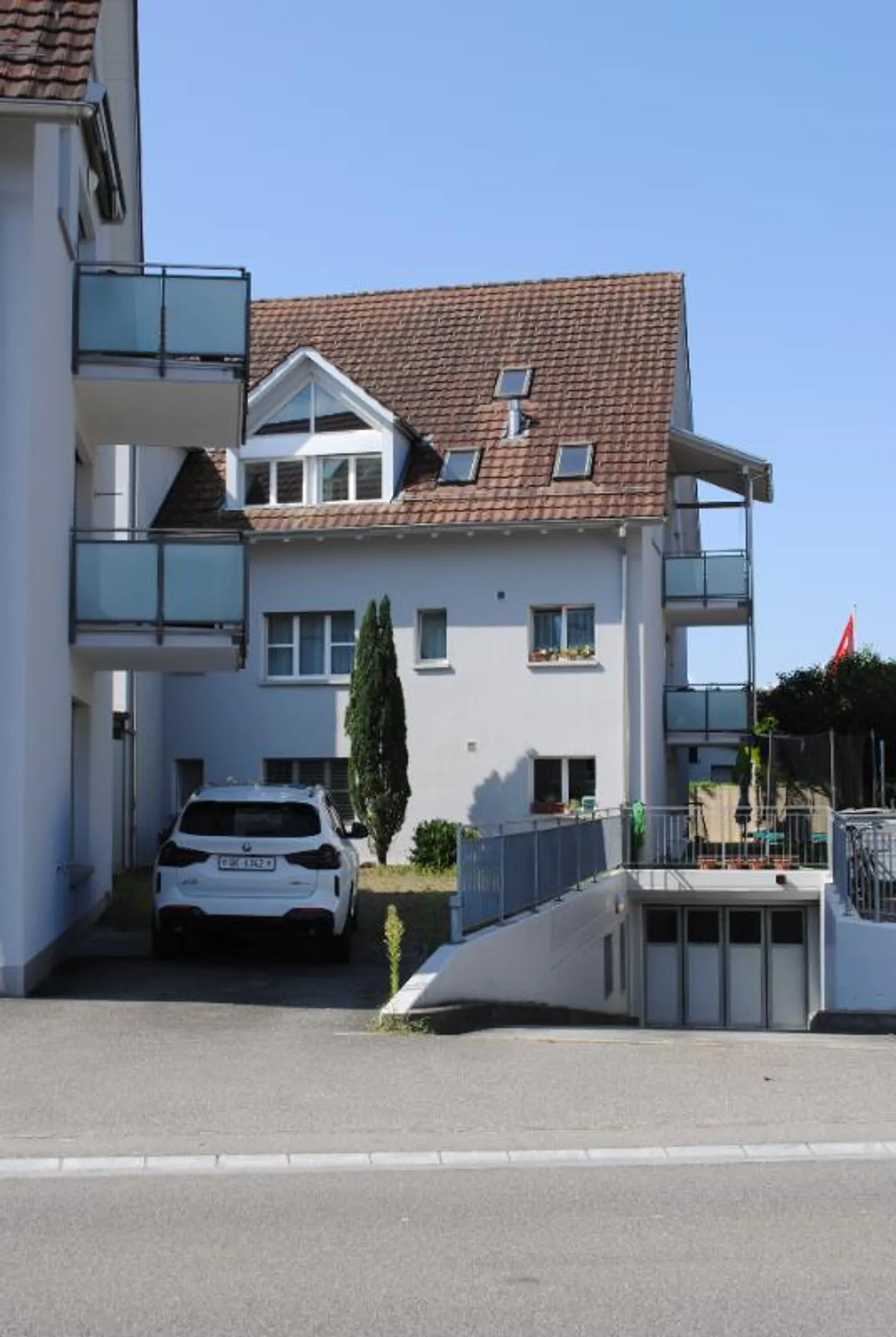 Negozio con 4 vetrine e parcheggi in posizione centrale a 4914 Roggwil - Foto 4 di 10