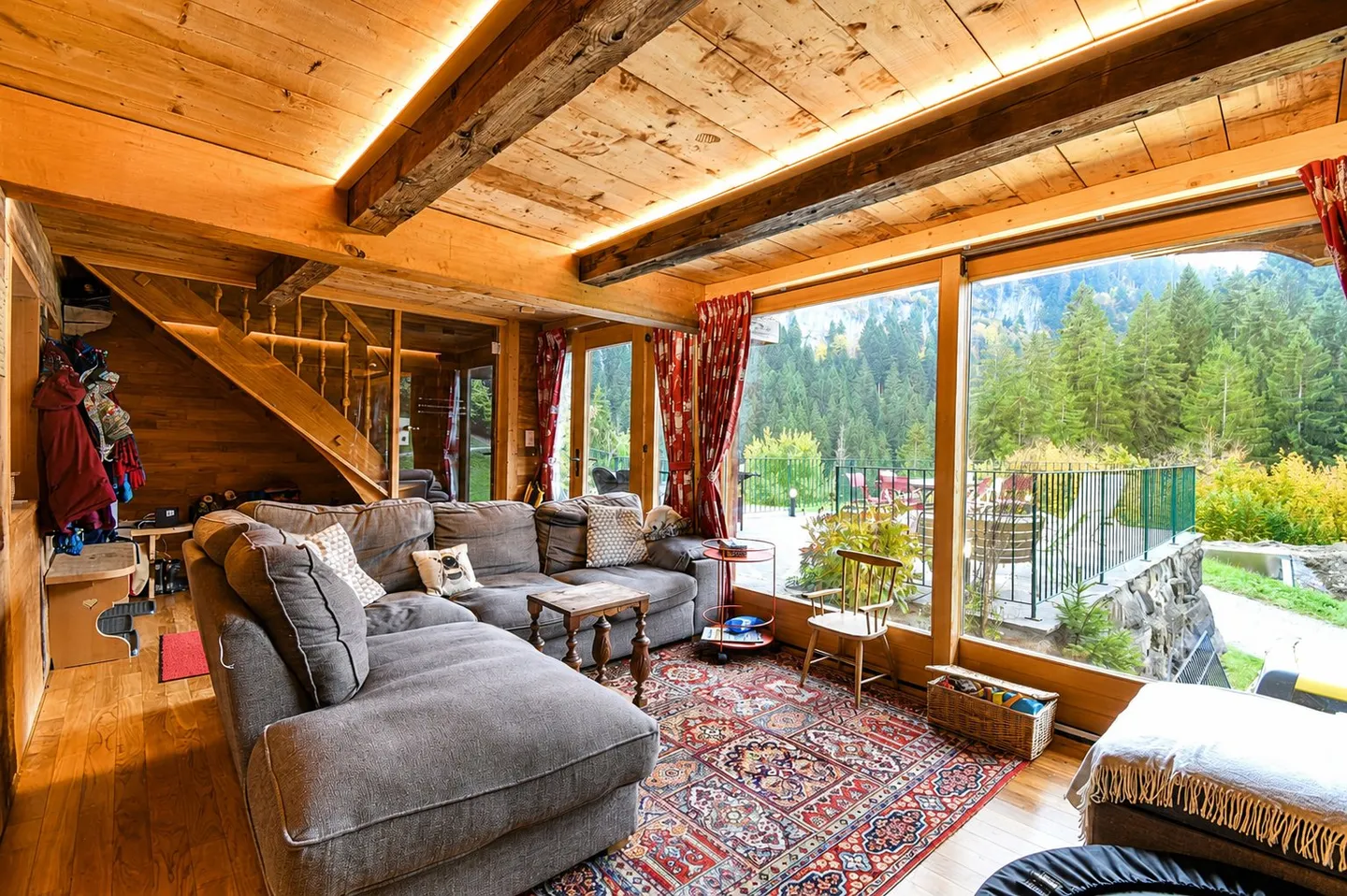 Charming Chalet Apartment in Champéry - Photo 8 of 13