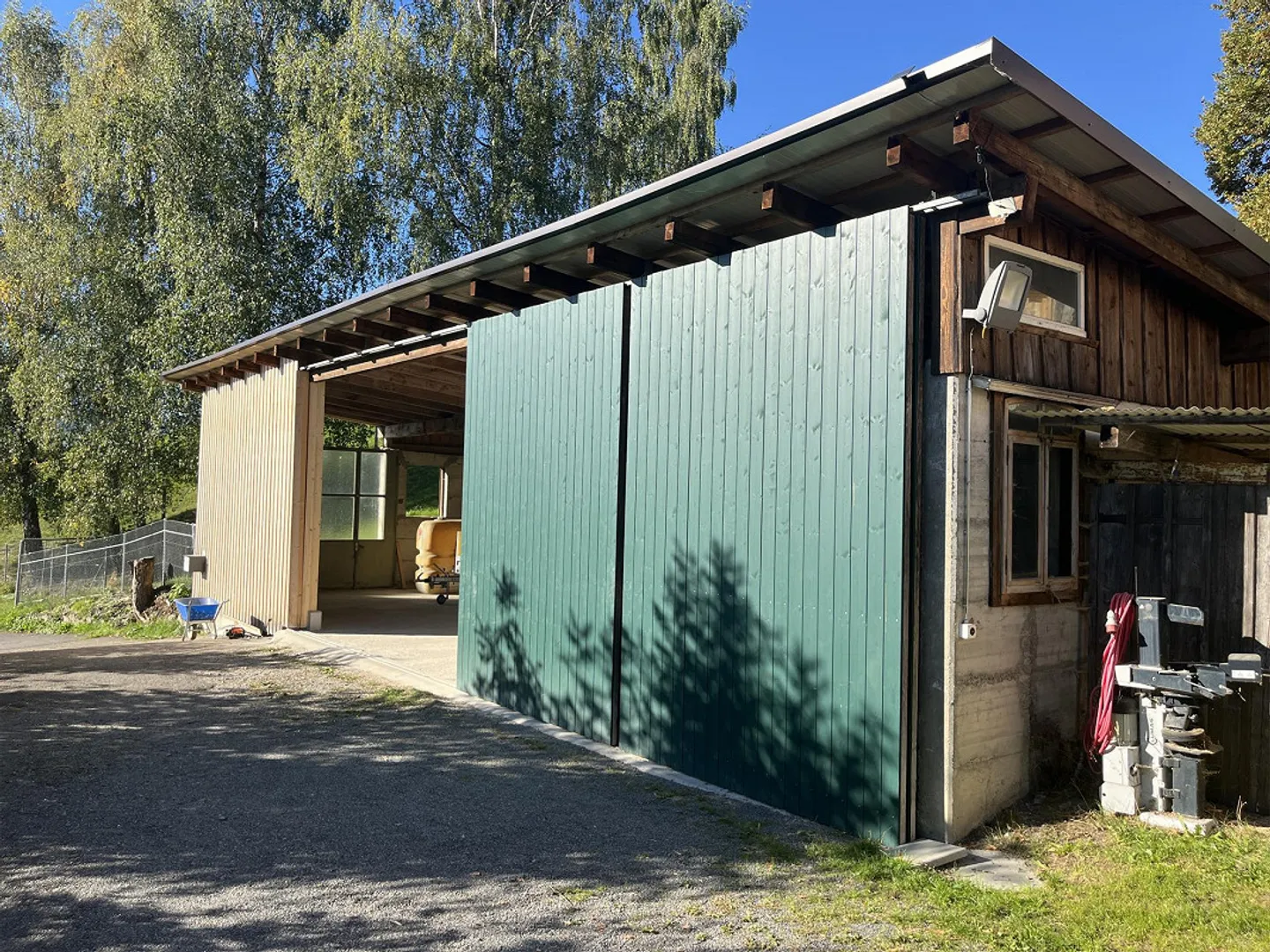 Geräumige Lagerfläche für Fahrzeuge - Foto 4 von 6