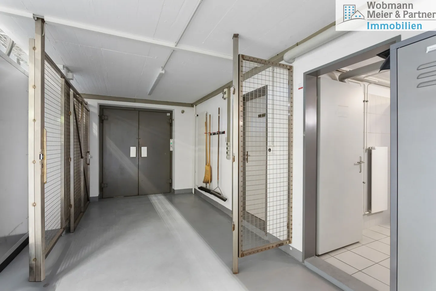 Versatile Commercial and Office Spaces with over 1,150 m² Usable Area - Photo 7 of 17