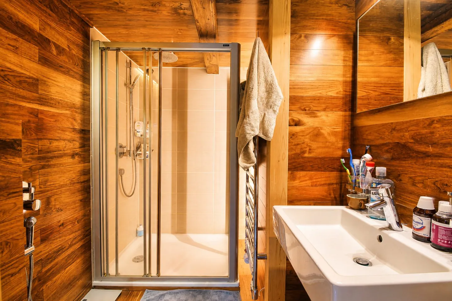 Charming Chalet Apartment in Champéry - Photo 11 of 13