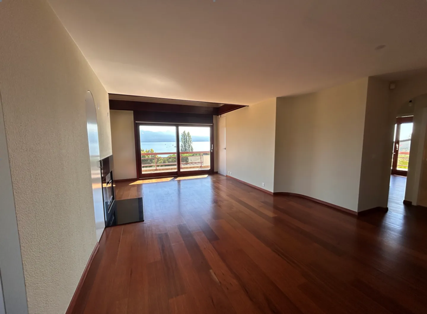 Prachtiges Duplex von 4.5 Zimmern im 2. Stock mit etwa 145m2 - Foto 4 von 11