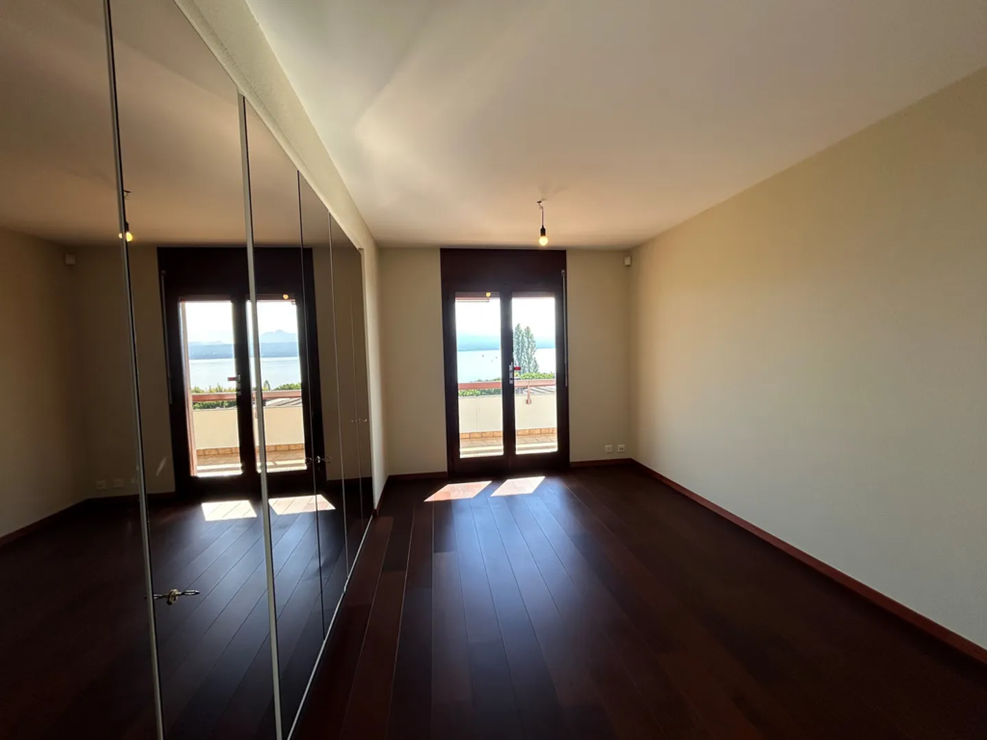 Prachtiges Duplex von 4.5 Zimmern im 2. Stock mit etwa 145m2 - Foto 5 von 11