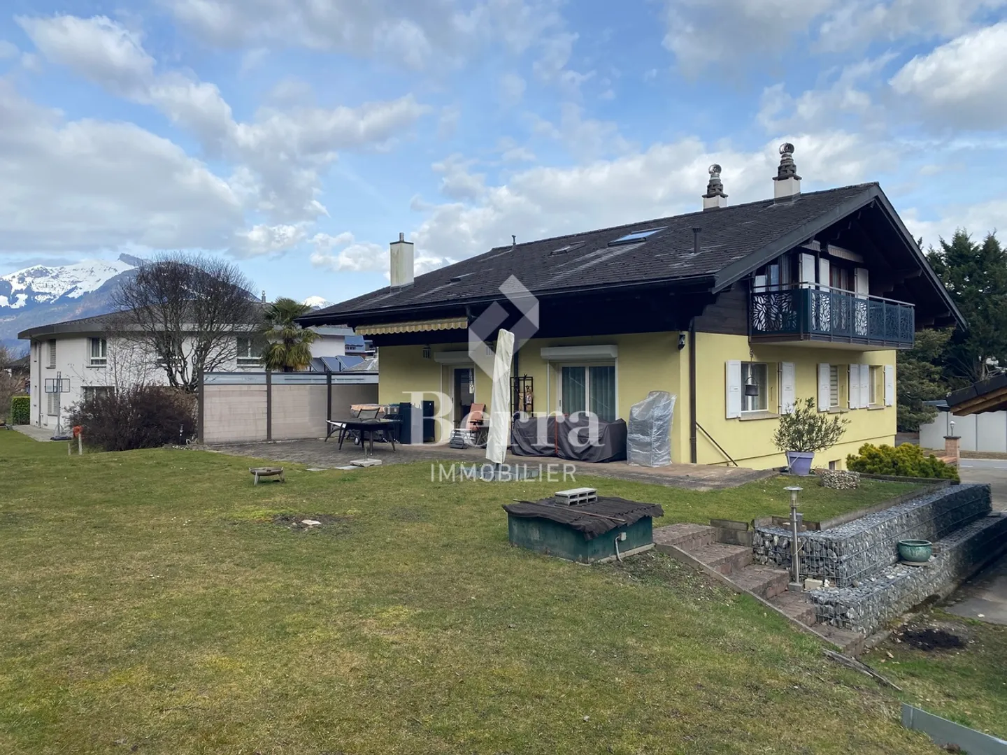 Multi-apartment villa with high rental potential - Photo 1 of 23