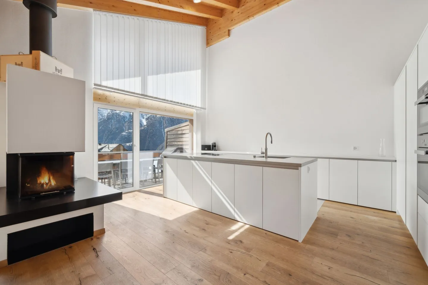 Helle, grosszügige 5.5-Zimmer-Maisonettewohnung an zentralster Lage - Foto 3 von 14