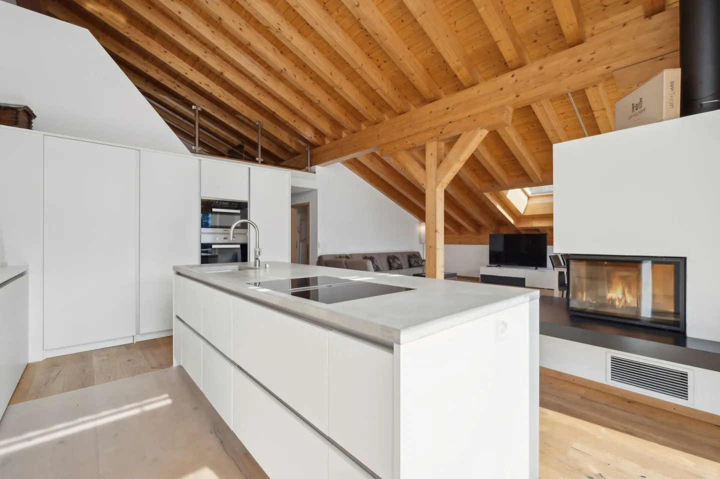 Helle, grosszügige 5.5-Zimmer-Maisonettewohnung an zentralster Lage - Foto 4 von 14