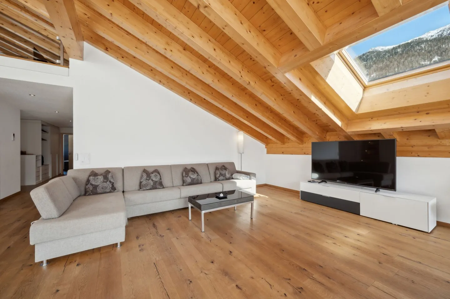 Helle, grosszügige 5.5-Zimmer-Maisonettewohnung an zentralster Lage - Foto 5 von 14