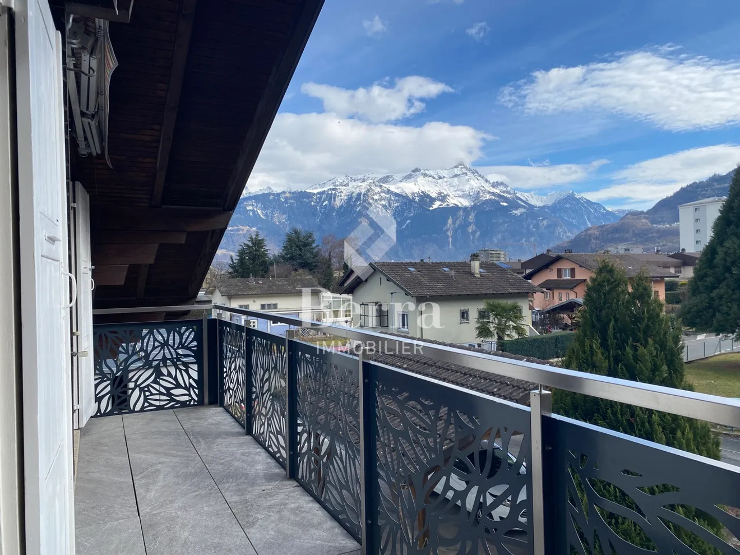 Multi-apartment villa with high rental potential - Photo 6 of 23