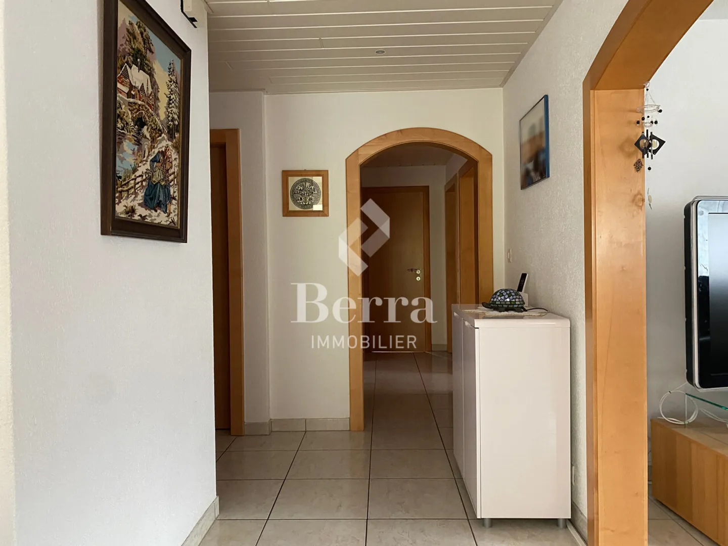 Multi-apartment villa with high rental potential - Photo 7 of 23