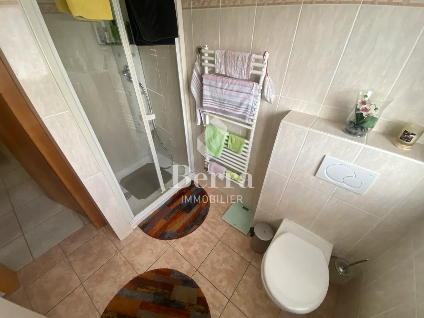 Multi-apartment villa with high rental potential - Photo 8 of 23