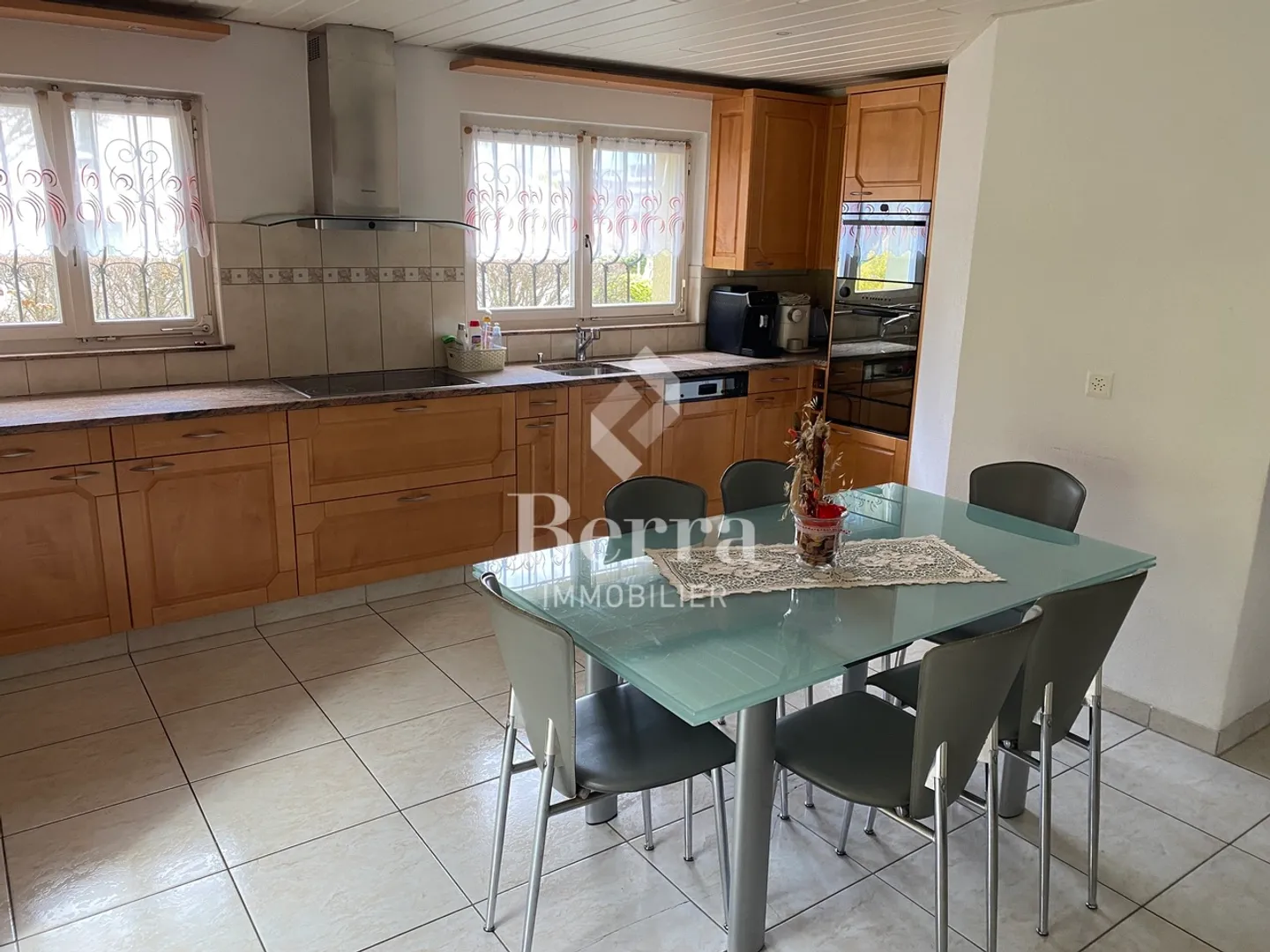 Multi-apartment villa with high rental potential - Photo 10 of 23