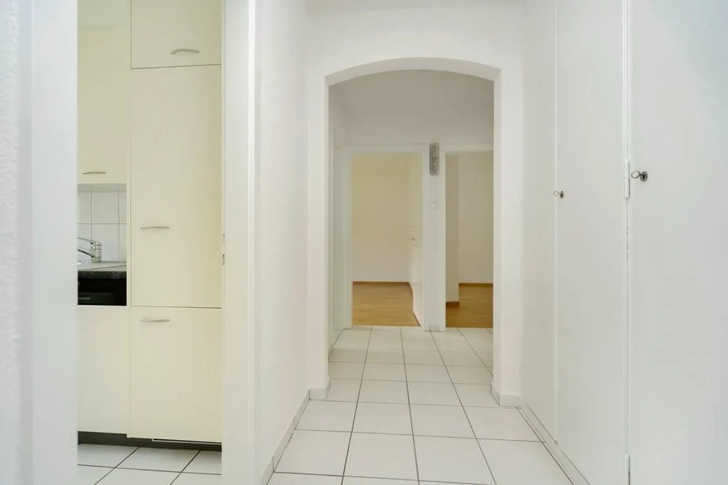 Central 3-room apartment for rent - Photo 2 of 8