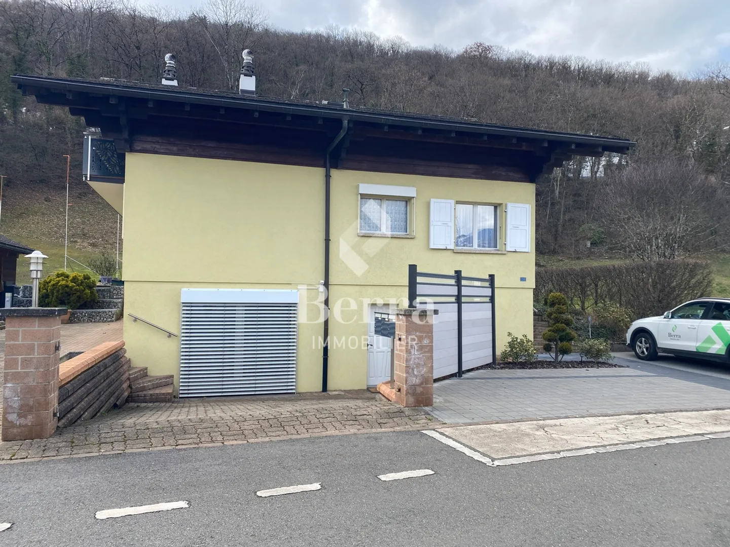 Multi-apartment villa with high rental potential - Photo 17 of 23