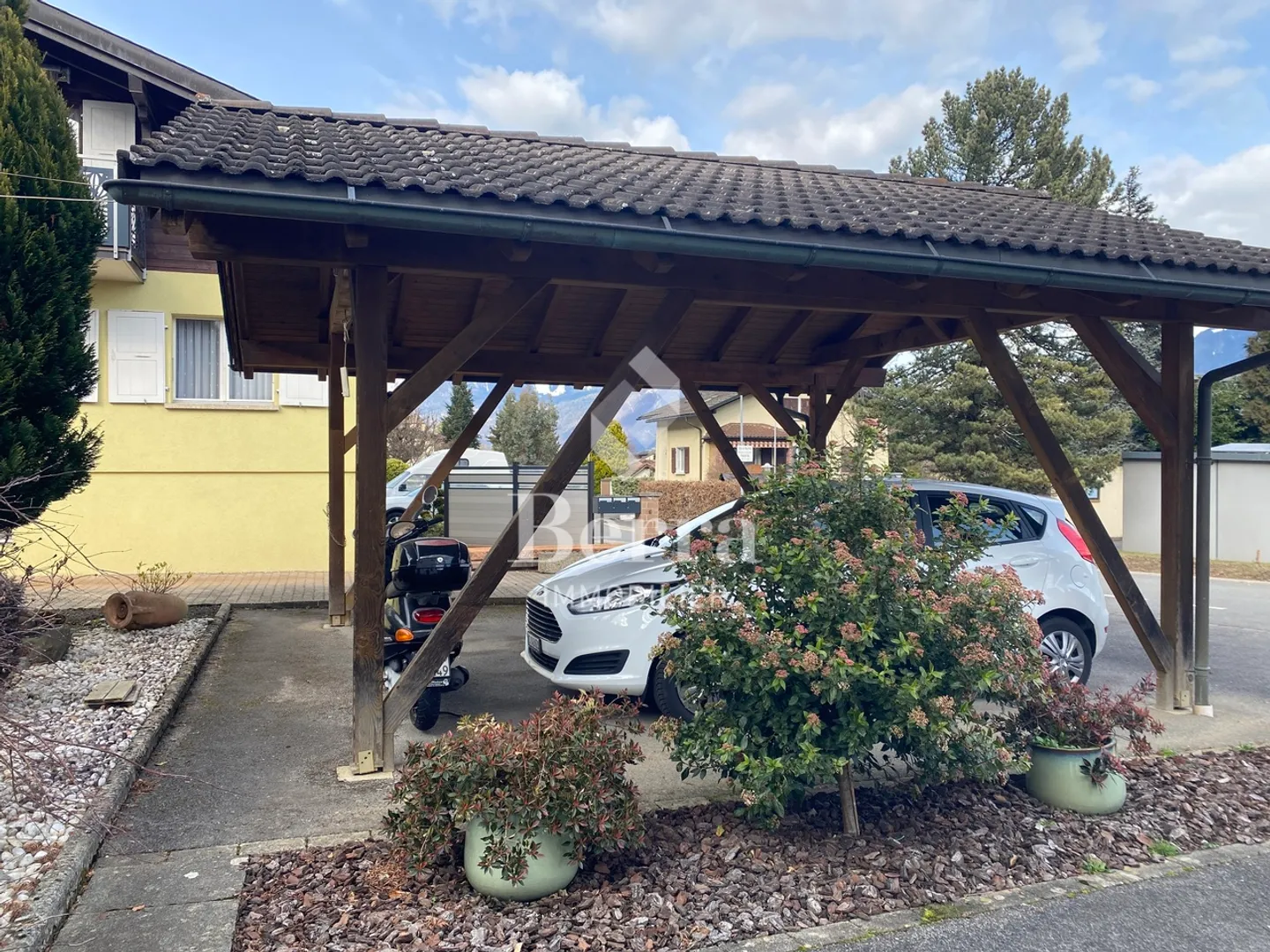 Multi-apartment villa with high rental potential - Photo 18 of 23