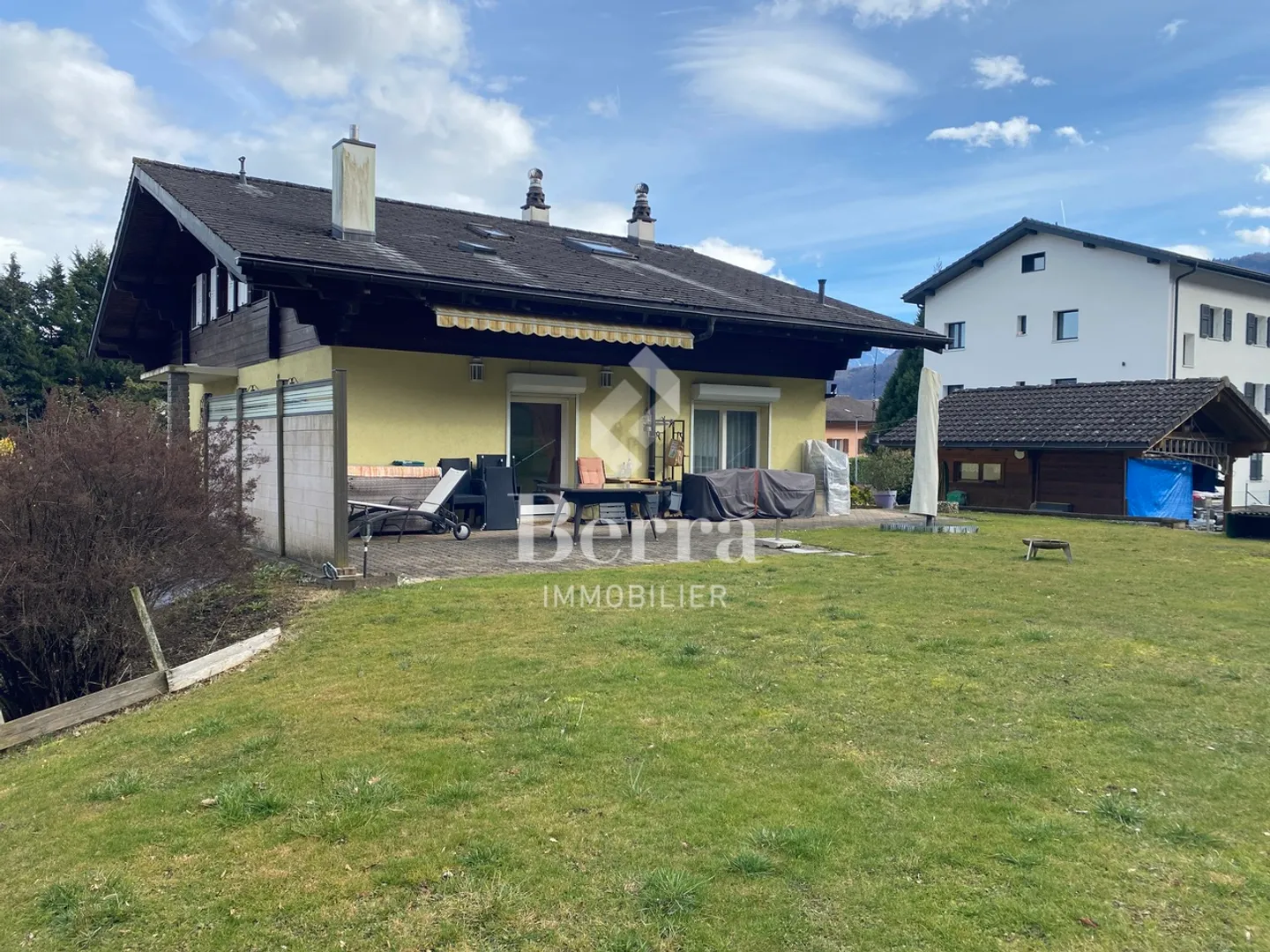 Multi-apartment villa with high rental potential - Photo 20 of 23