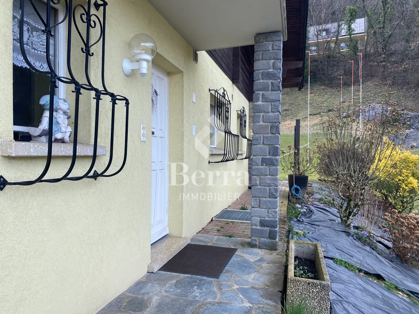 Multi-apartment villa with high rental potential - Photo 21 of 23