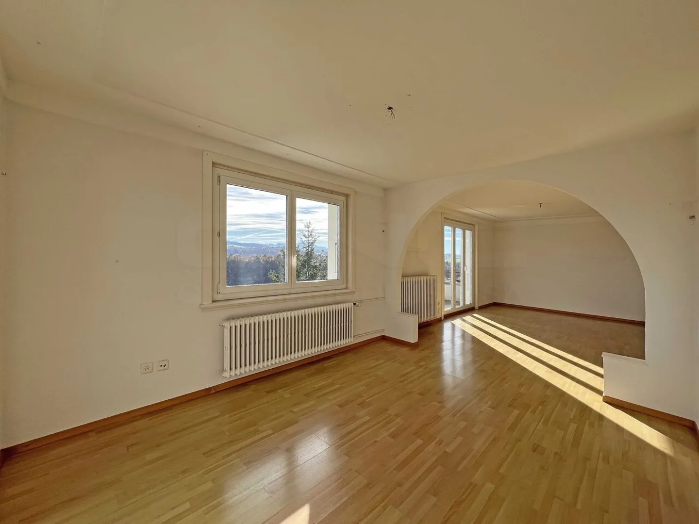 Wohnung mit 4.5 Zimmern im obersten Stockwerk - Photo 2 sur 10