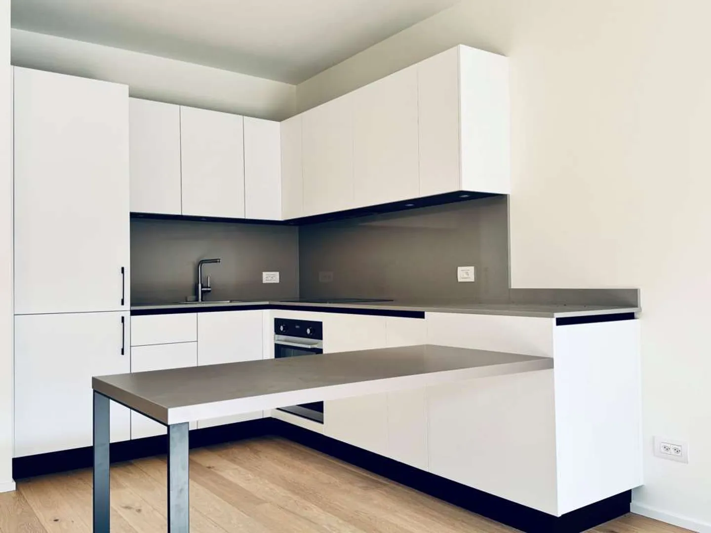 New and Modern 2.5-Room Apartment with Garden - Photo 2 of 4