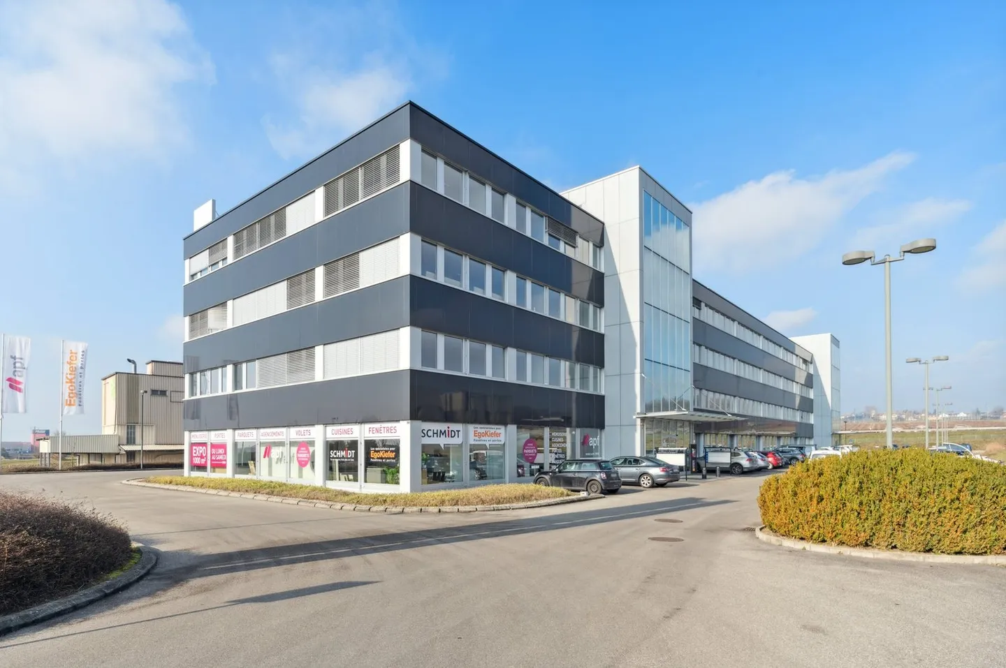 Espaces de bureau avec équipements de haute qualité, spacieux et de haut standing - Photo 2 sur 13