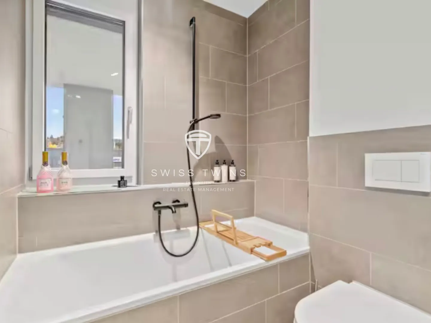 Appartement de terrasse luxueux de 3,5 pièces avec terrasse privée de 132 m² et vue imprenable sur Pilatus et Rigi - Photo 5 sur 11