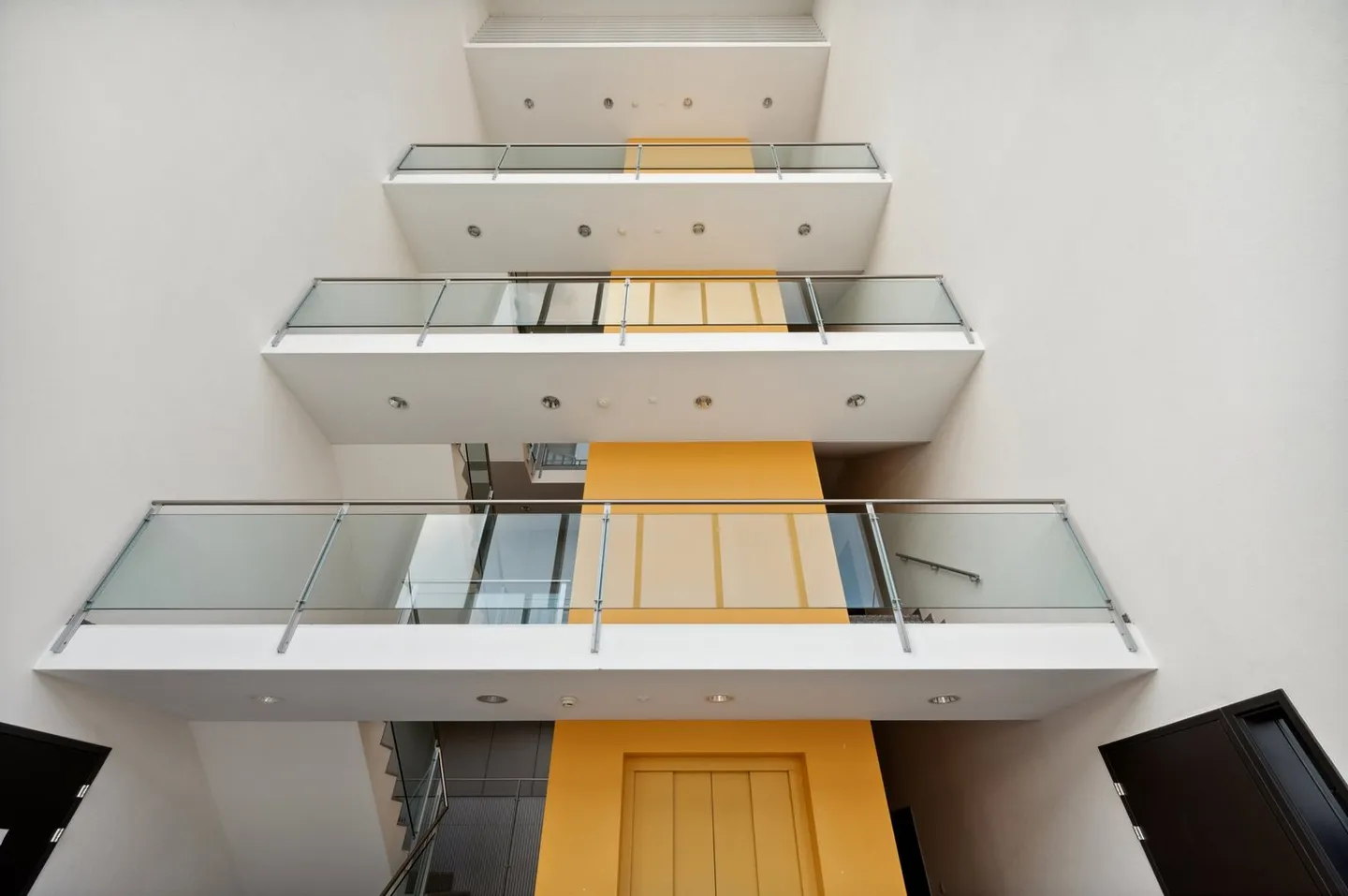 Espaces de bureau avec équipements de haute qualité, spacieux et de haut standing - Photo 3 sur 13