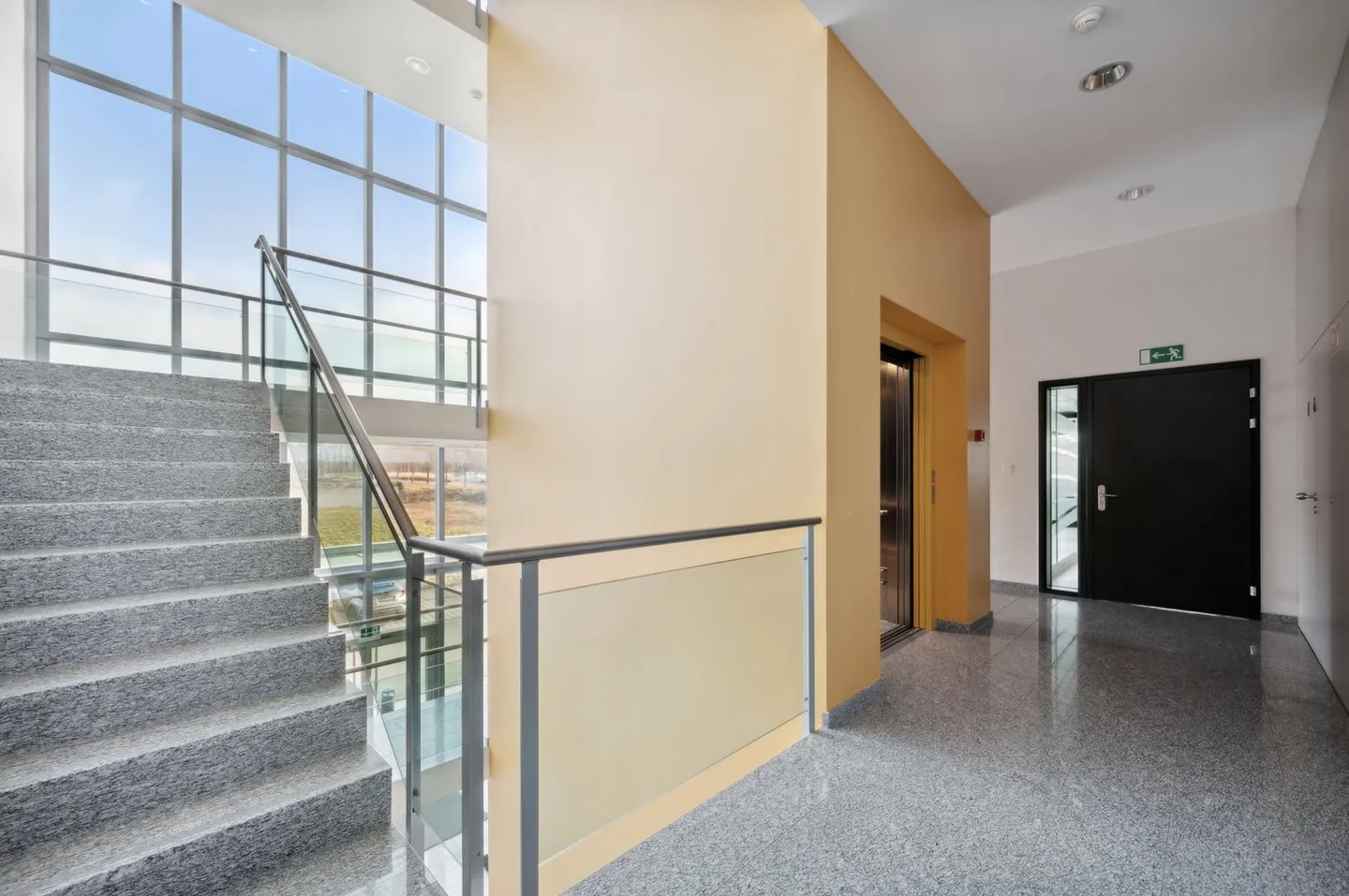 Espaces de bureau avec équipements de haute qualité, spacieux et de haut standing - Photo 4 sur 13