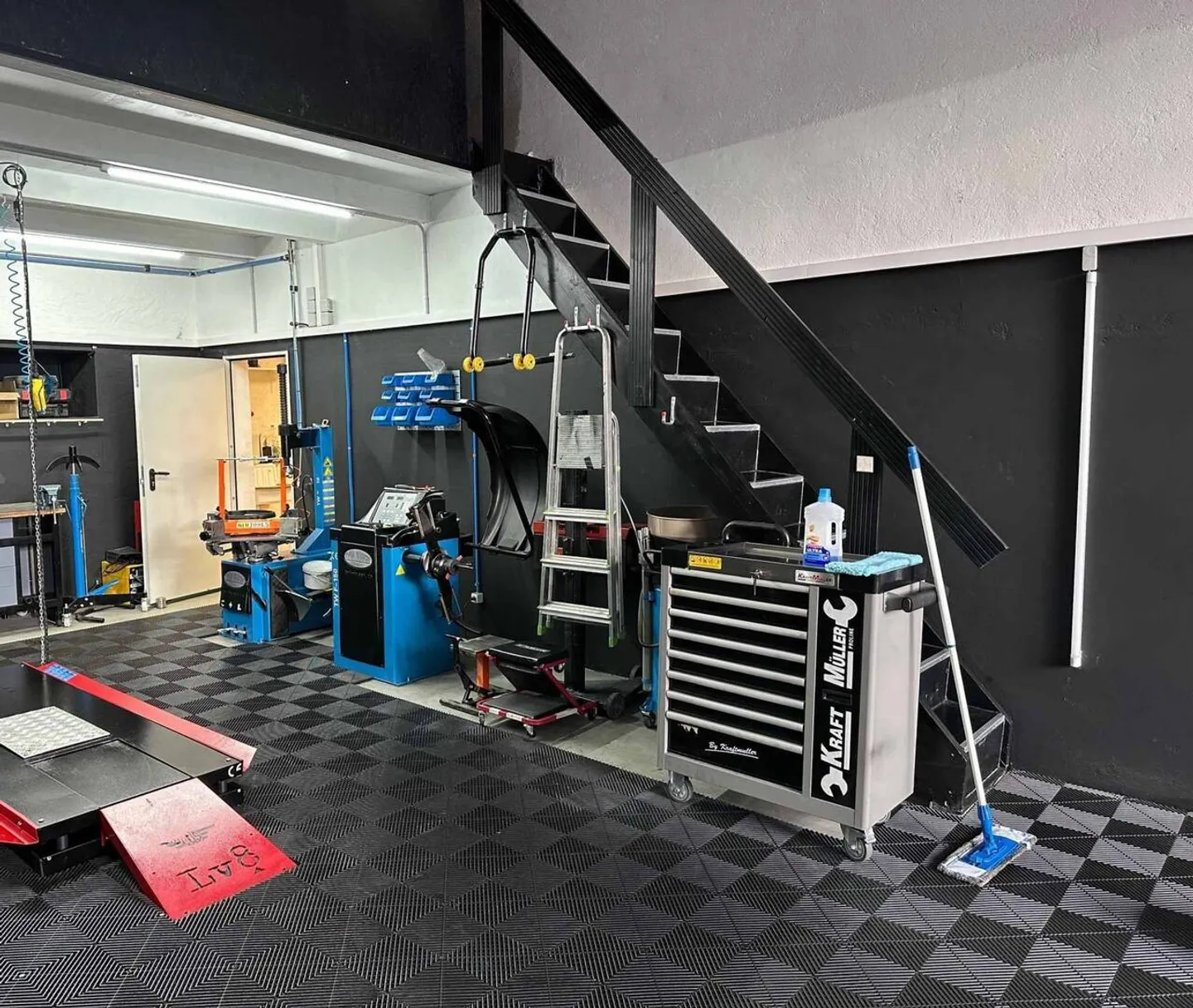 Gewerbefläche mit Mezzanin - Foto 3 von 3