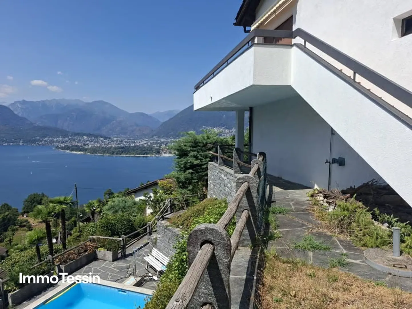Belle villa avec piscine et appartement d'invité dans un emplacement exclusif avec une vue fantastique à 180 degrés sur le lac Majeur - Photo 5 sur 13