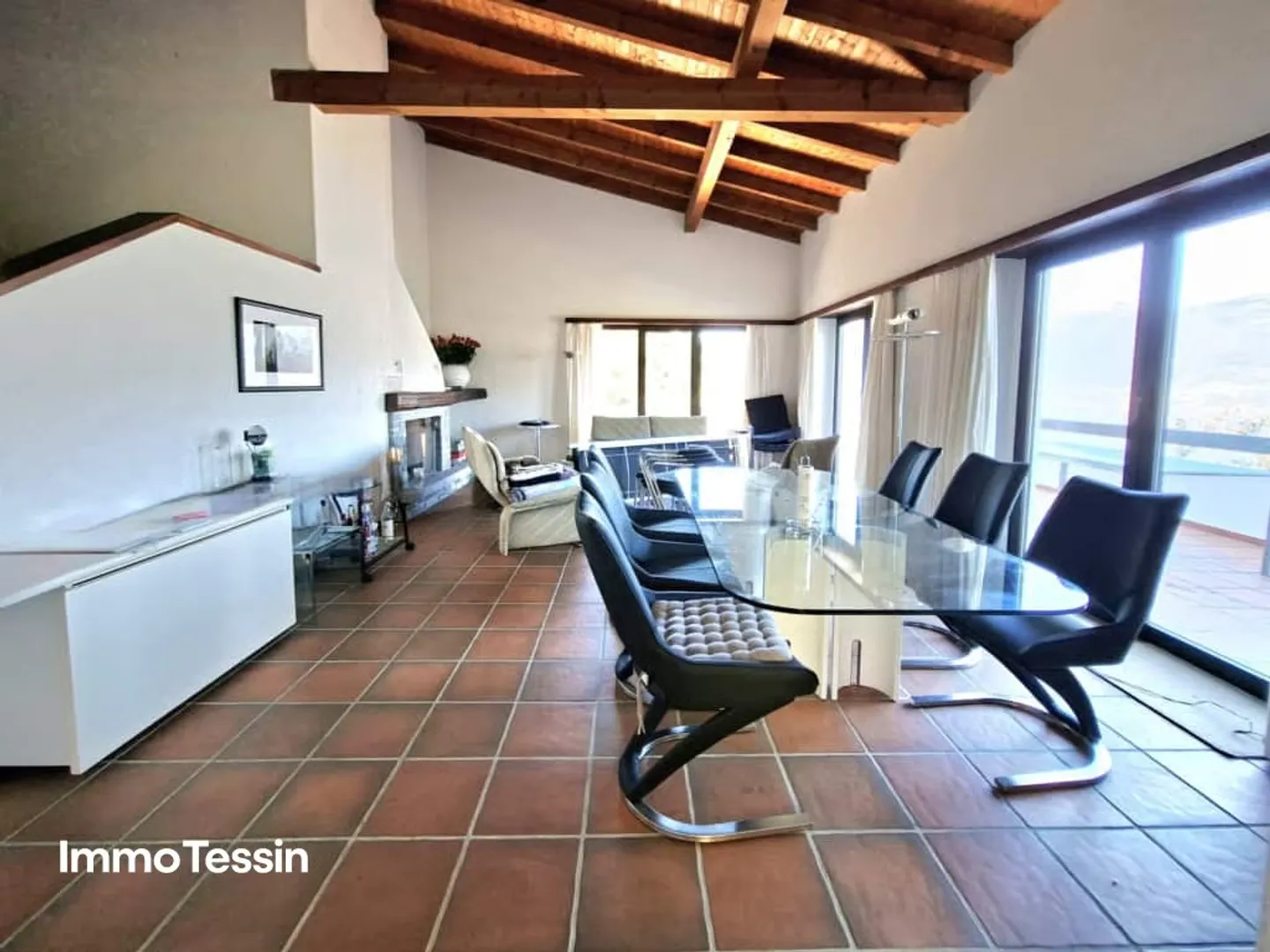 Belle villa avec piscine et appartement d'invité dans un emplacement exclusif avec une vue fantastique à 180 degrés sur le lac Majeur - Photo 8 sur 13