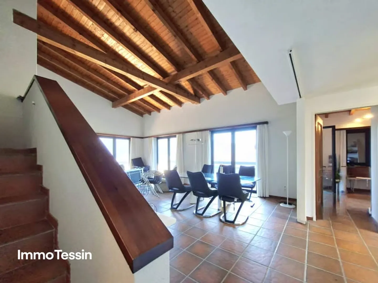 Belle villa avec piscine et appartement d'invité dans un emplacement exclusif avec une vue fantastique à 180 degrés sur le lac Majeur - Photo 9 sur 13