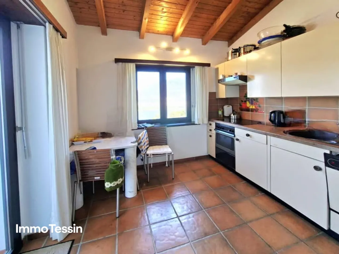 Belle villa avec piscine et appartement d'invité dans un emplacement exclusif avec une vue fantastique à 180 degrés sur le lac Majeur - Photo 11 sur 13