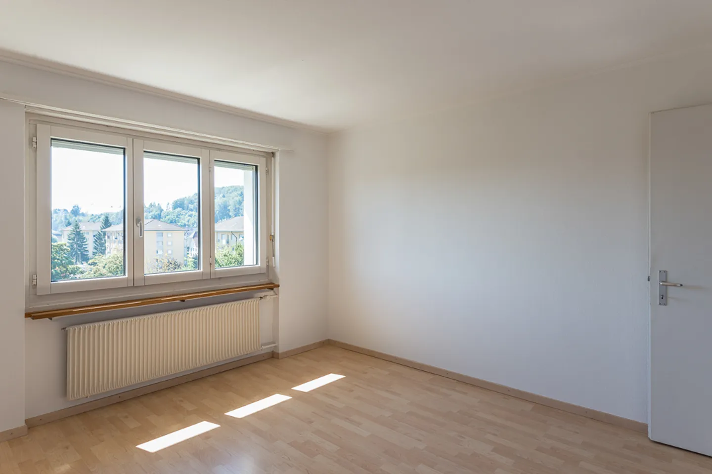 Central Apartment with Balcony - Photo 3 of 8