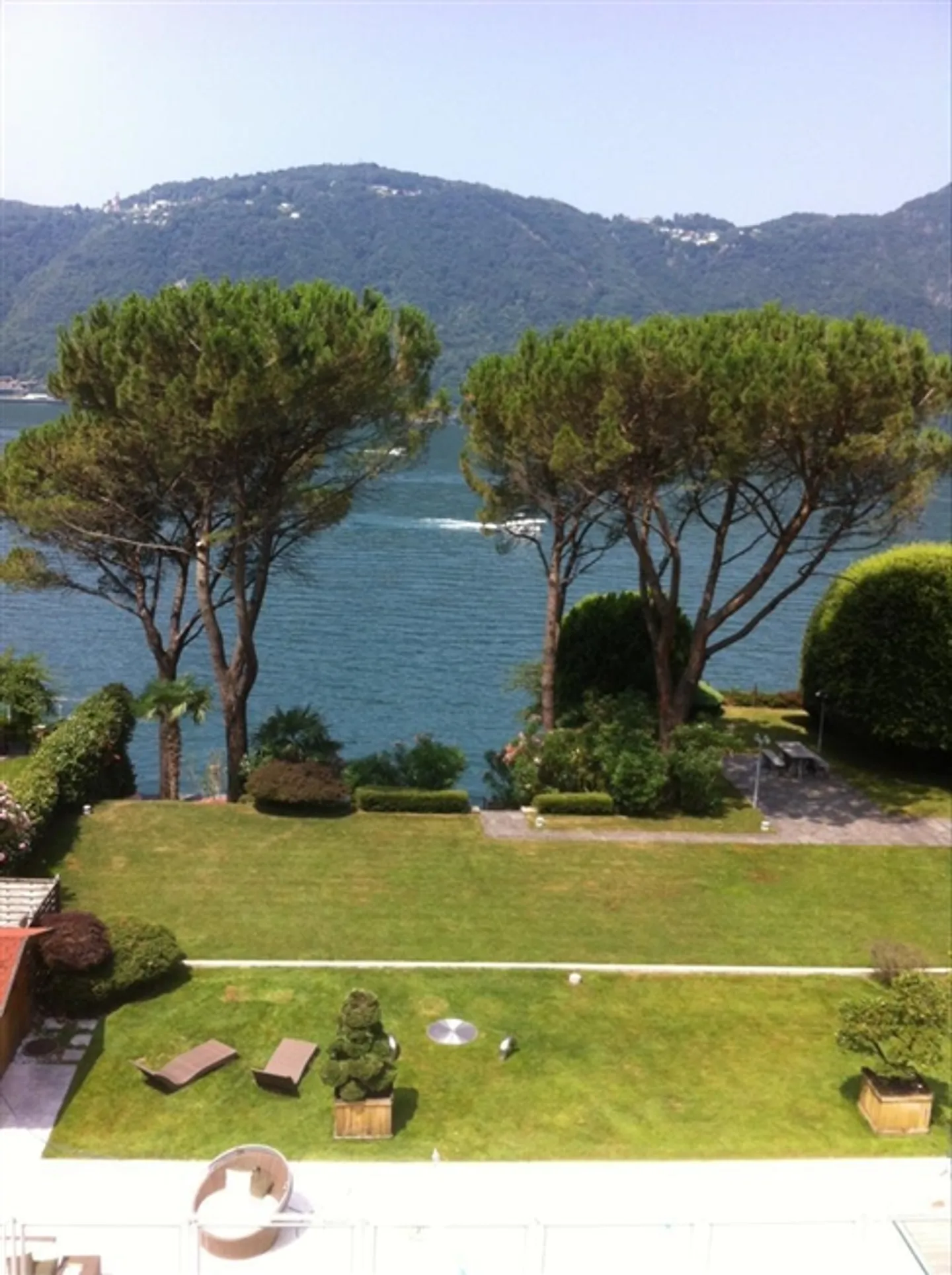 BISSONE
Prestigious Penthouse
Feet in the water - Photo 3 of 7