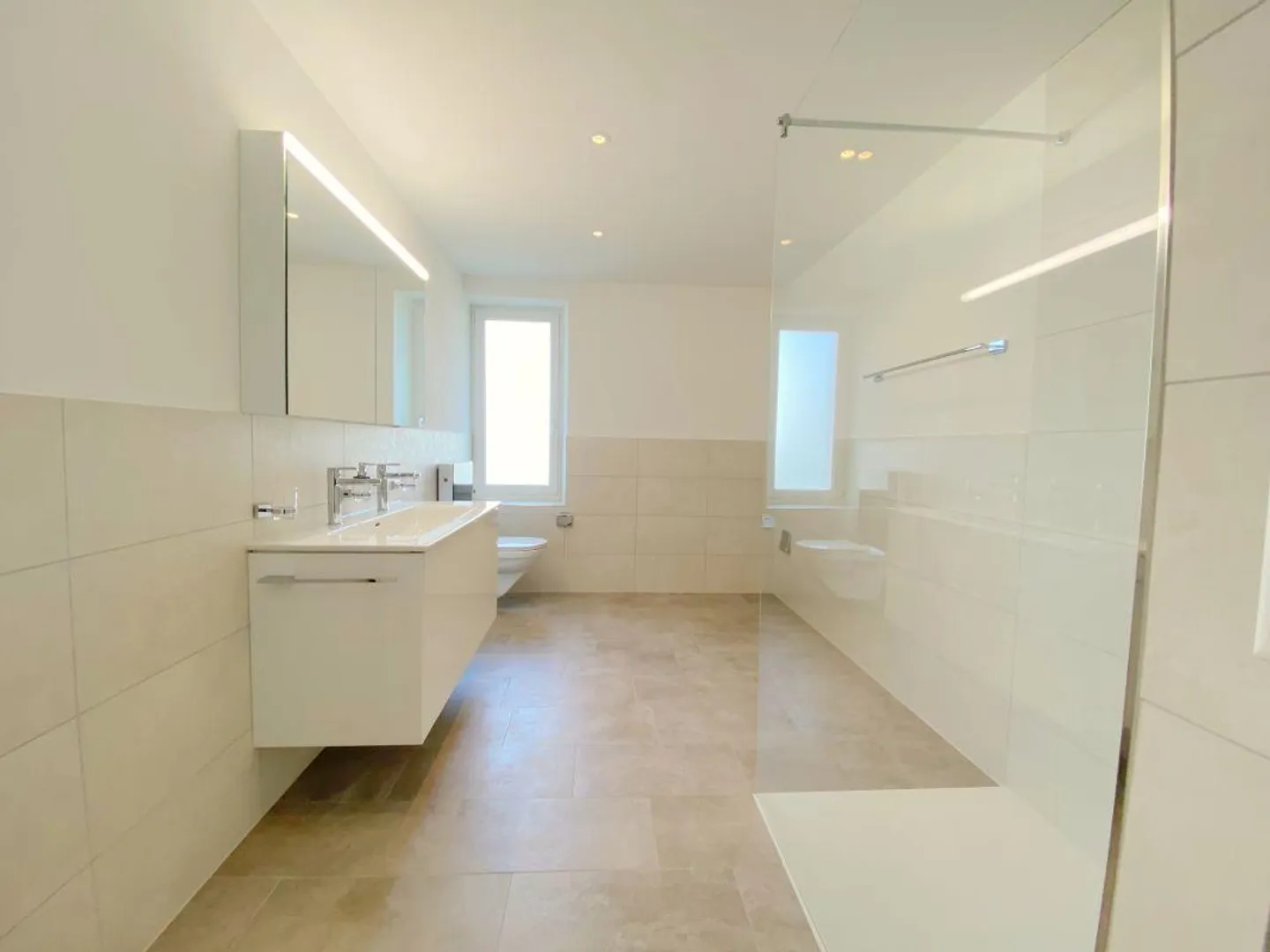 Luxuswohnung mit Modernem Design - Foto 7 von 13