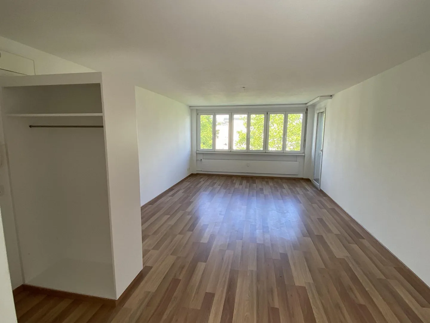 Appartement 3 1/2 pièces bien entretenu (3ème étage) dans un quartier résidentiel calme - Photo 2 sur 7