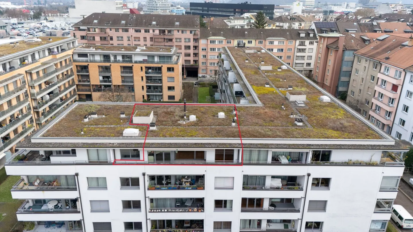 Bright 3.5 room penthouse apartment plus hobby room and 2 parking spaces in the popular Gundeli district - Photo 1 of 13