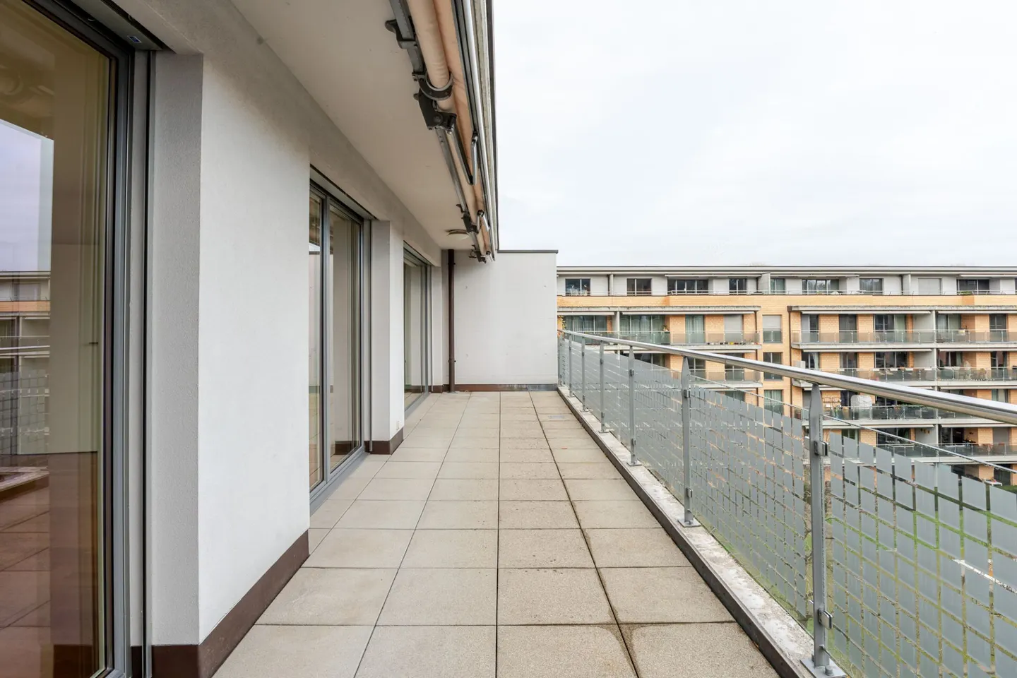 Bright 3.5 room penthouse apartment plus hobby room and 2 parking spaces in the popular Gundeli district - Photo 5 of 13