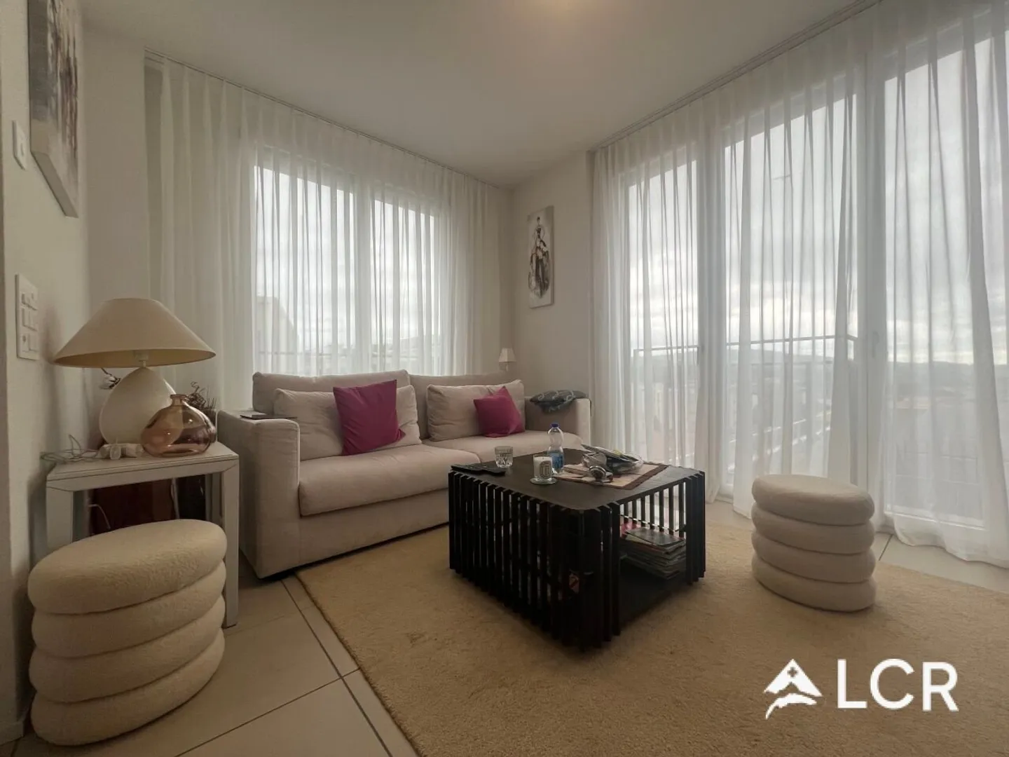 Magnifique appartement de 3,5 pièces avec 2 chambres, 1 salle de bain, 1 balcon et 1 terrasse - Photo 2 sur 13