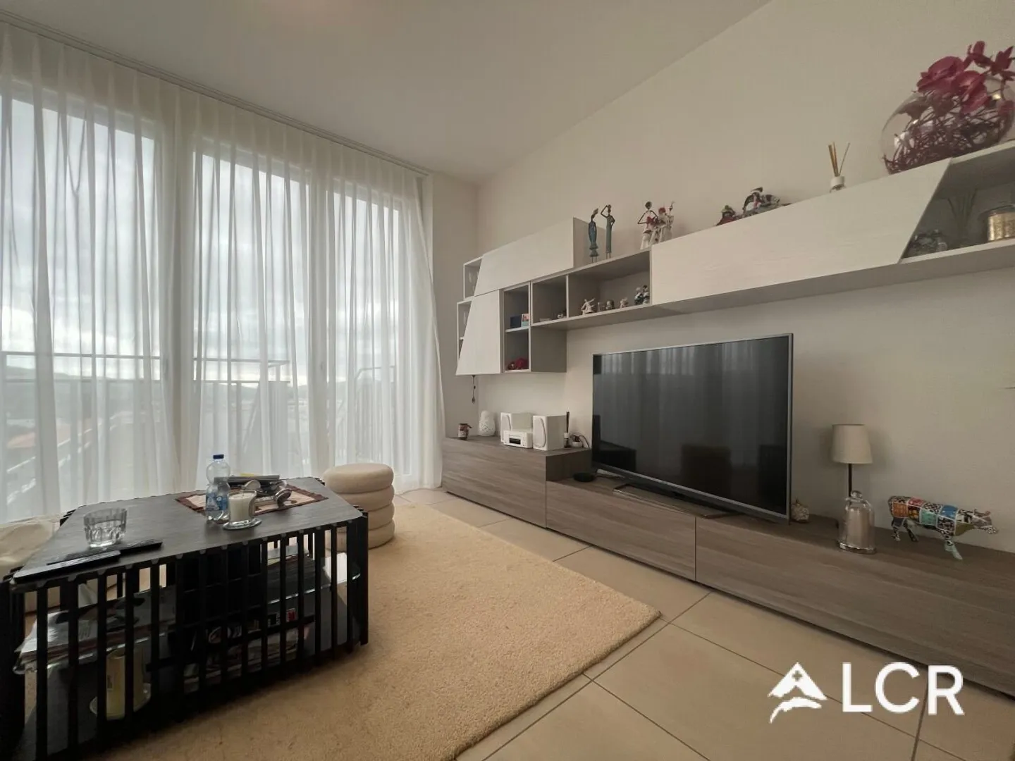 Magnifique appartement de 3,5 pièces avec 2 chambres, 1 salle de bain, 1 balcon et 1 terrasse - Photo 1 sur 13