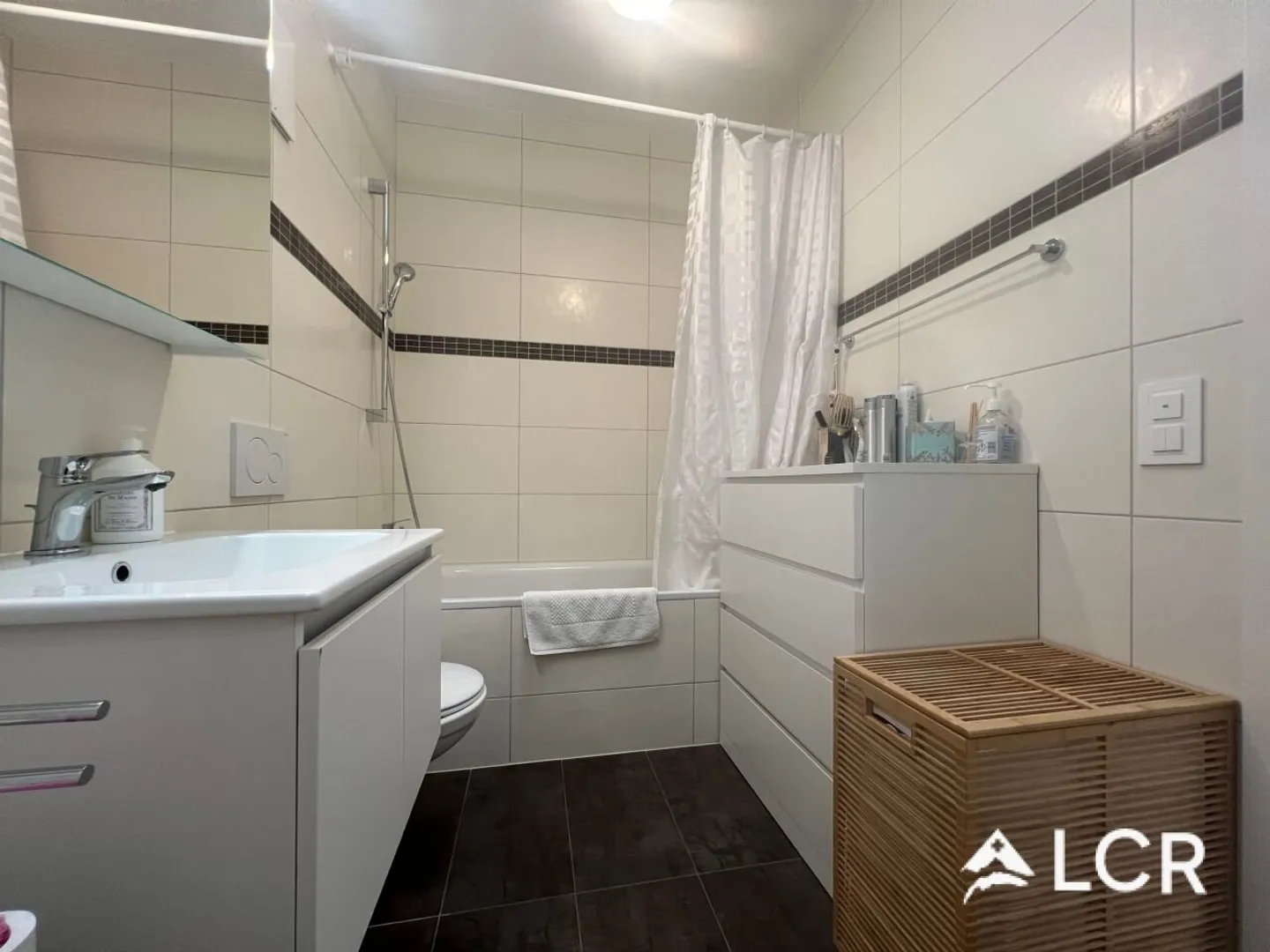 Magnifique appartement de 3,5 pièces avec 2 chambres, 1 salle de bain, 1 balcon et 1 terrasse - Photo 12 sur 13