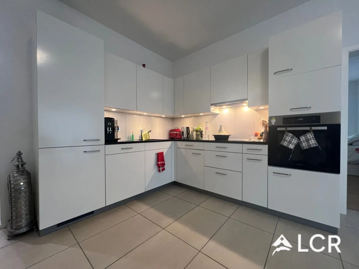 Magnifique appartement de 3,5 pièces avec 2 chambres, 1 salle de bain, 1 balcon et 1 terrasse - Photo 8 sur 13