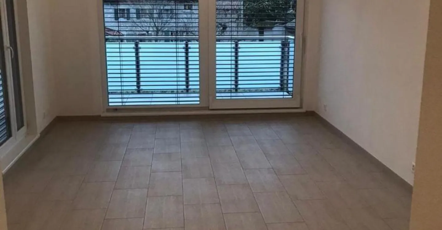 RENNAZ - Superb 2.5 room apartment on the first floor with balcony next to the hospital. - Photo 2 of 6