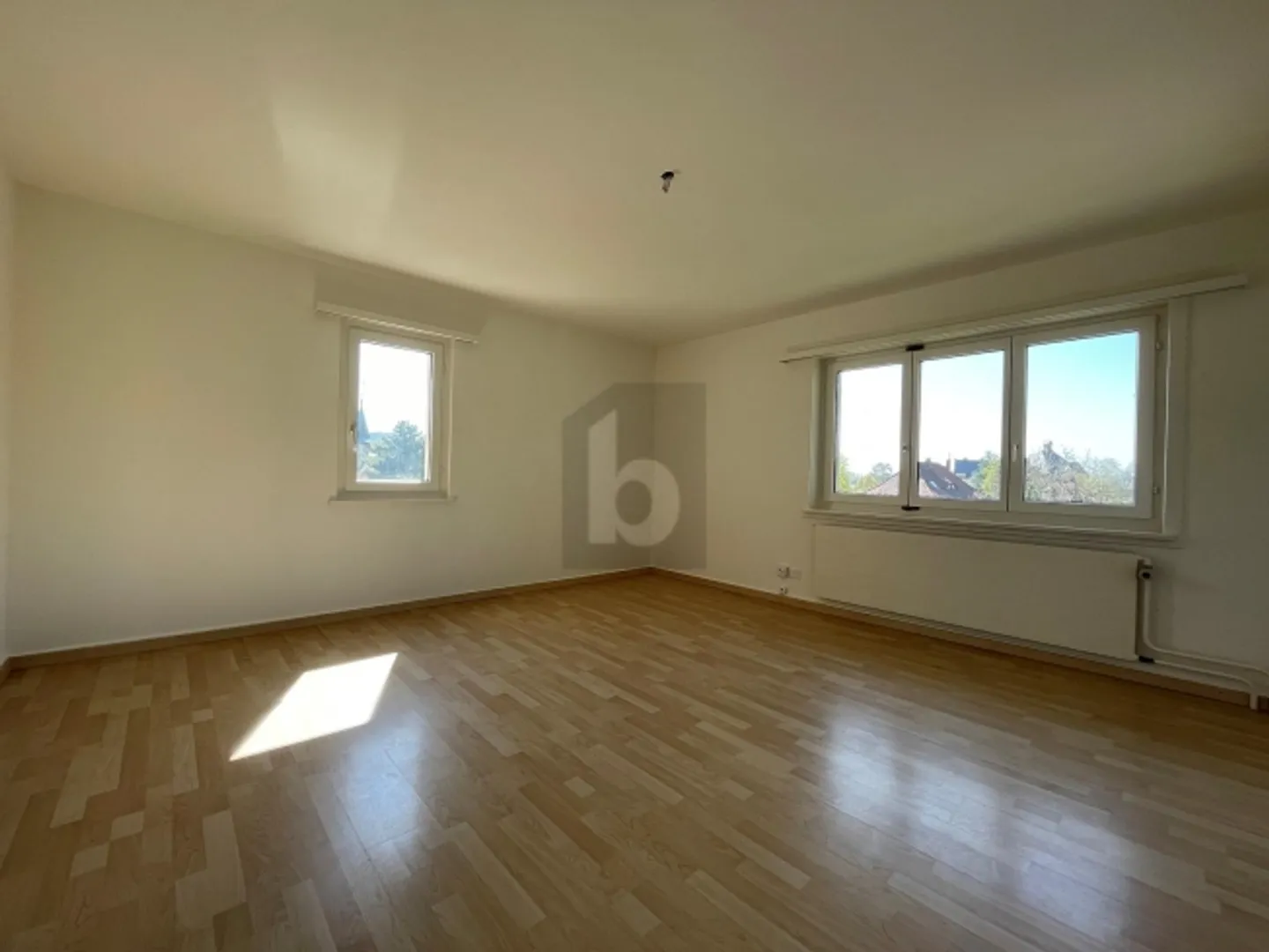 APPARTAMENTO CON BALCONE IN UN QUARTIERE TRANQUILLO - Foto 2 di 6