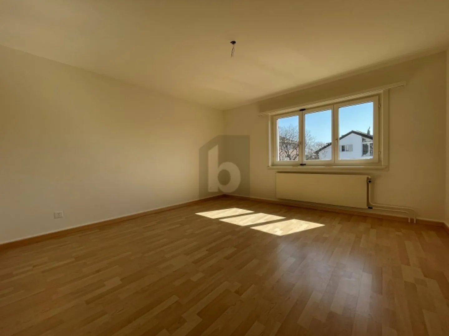 APPARTAMENTO CON BALCONE IN UN QUARTIERE TRANQUILLO - Foto 3 di 6