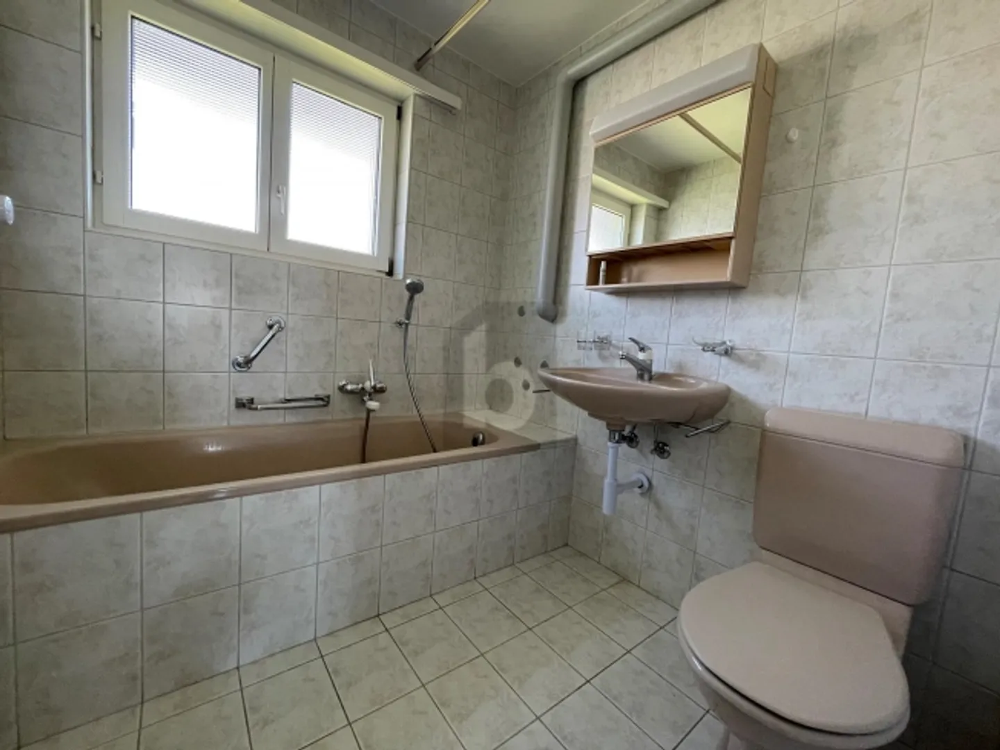 APPARTAMENTO CON BALCONE IN UN QUARTIERE TRANQUILLO - Foto 4 di 6