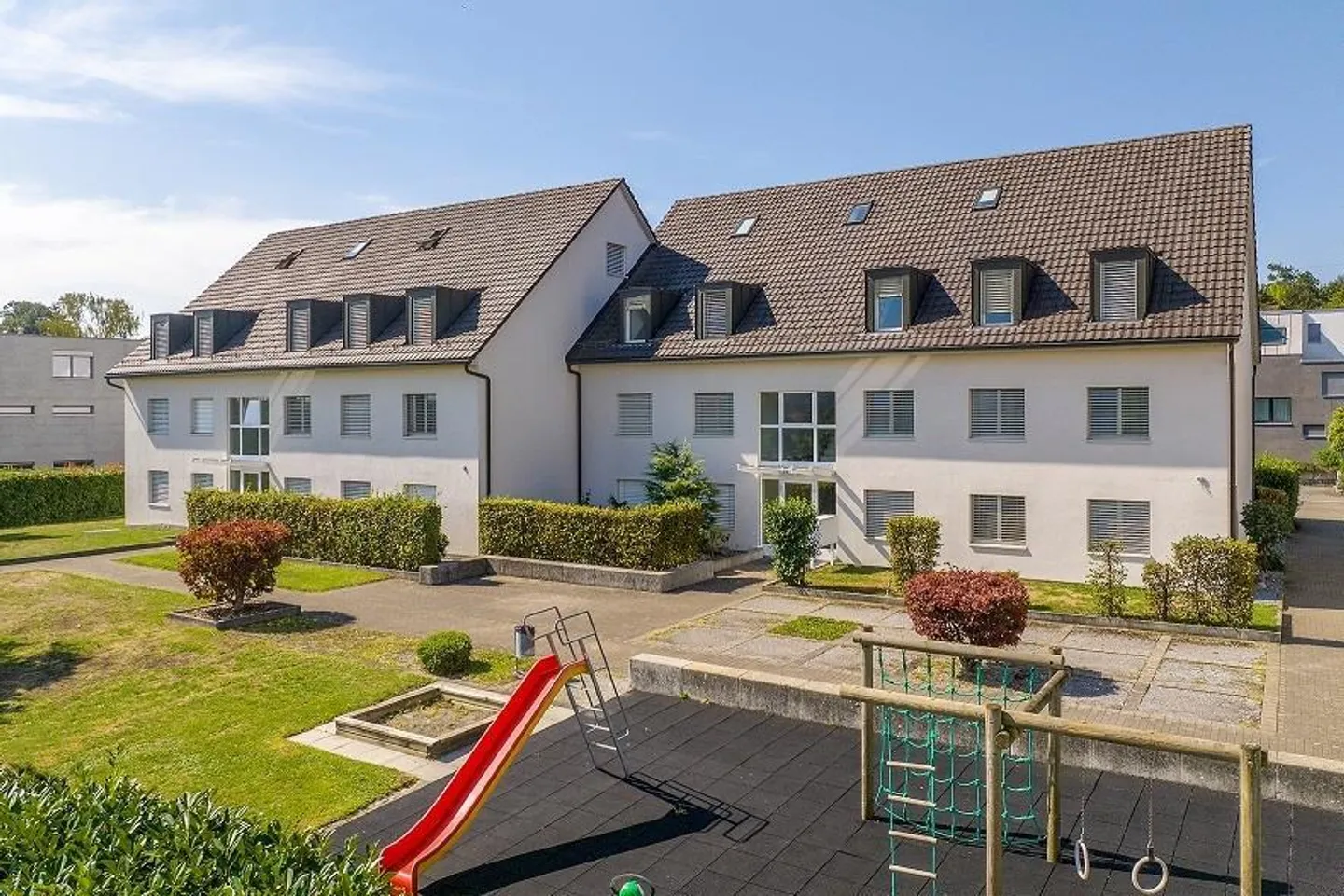 Appartement sous les combles lumineux et spacieux de 3,5 pièces à Oberglatt - Photo 1 sur 8