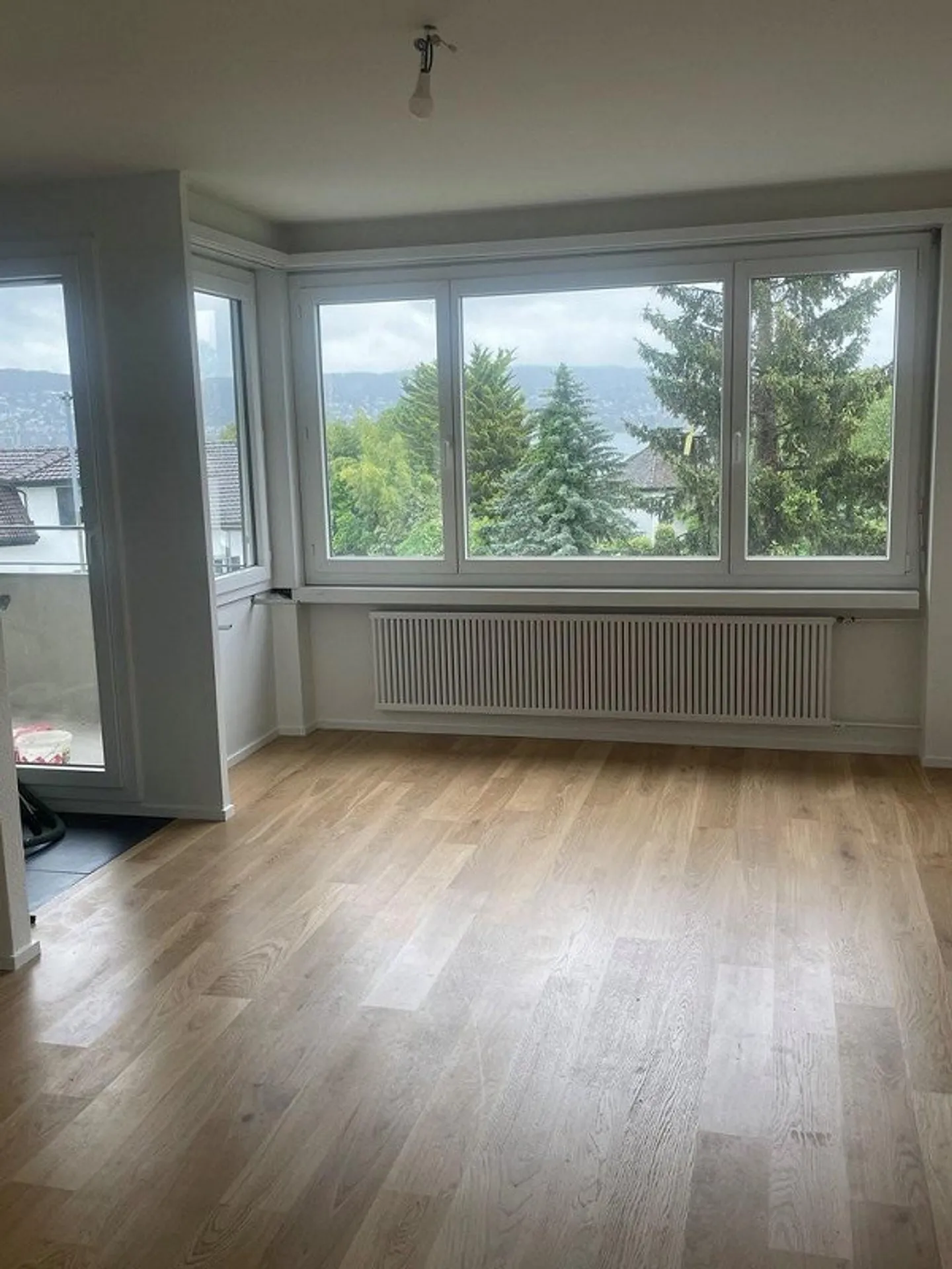Renovated 2-room apartment with lake view in Kilchberg - Photo 1 of 4