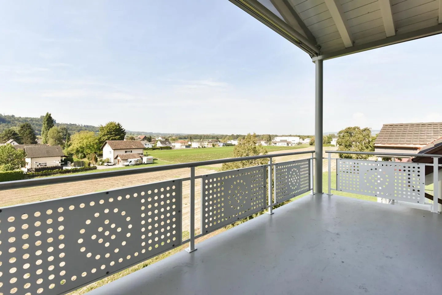 Bel et lumineux appartement sous les combles - Photo 1 sur 8